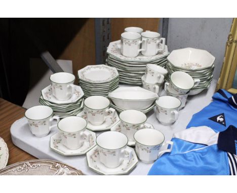 A LARGE QUANTITY OF ETERNAL BEAU TO INCLUDE CUPS, SAUCERS, BOWLS, PLATES, BEAKERS, ETC., 