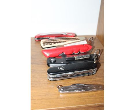 A COLLECTION OF SEVEN VINTAGE PENKNIVES 