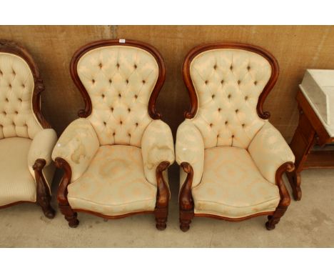 A APIR OF VICTORIAN STYLE BUTTON SPOON BACK CHAIRS WITH TURNED AND FLUTED FRONT LEGS 