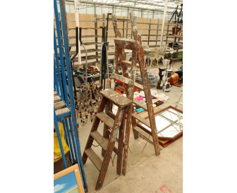 A VINTAGE WOODEN FIVE RUNG STEP LADDER AND A FURTHER 3 RUNG WOODEN STEP LADDER 