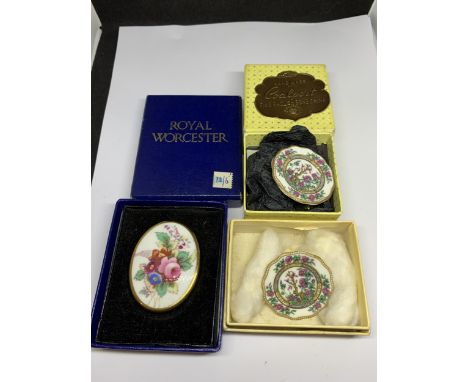 THREE BOXED CERAMIC BROOCHES TO INCLUDE TWO COALPORT AND ONE ROYAL WORCESTER 