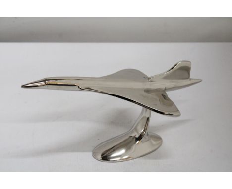 A LARGE CHROME MODEL OF CONCORDE ON A STAND, HEIGHT 16CM, LENGTH 29CM 