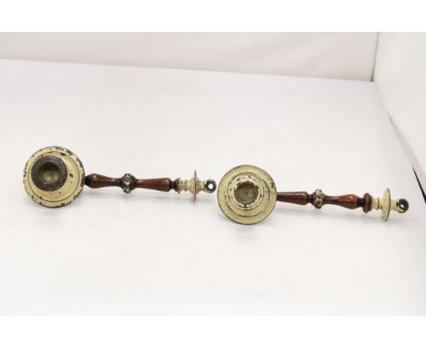 A PAIR OF VINTAGE BRASS AND WOOD WALL CANDLE HOLDER SCONCES 
