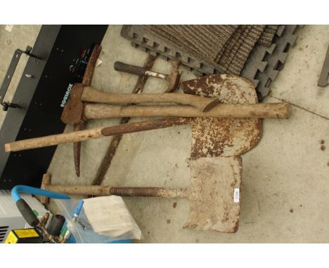 AN ASSORTMENT OF GARDEN TOOLS TO INCLUDE TWO SHOVELS AND AN AXE ETC 