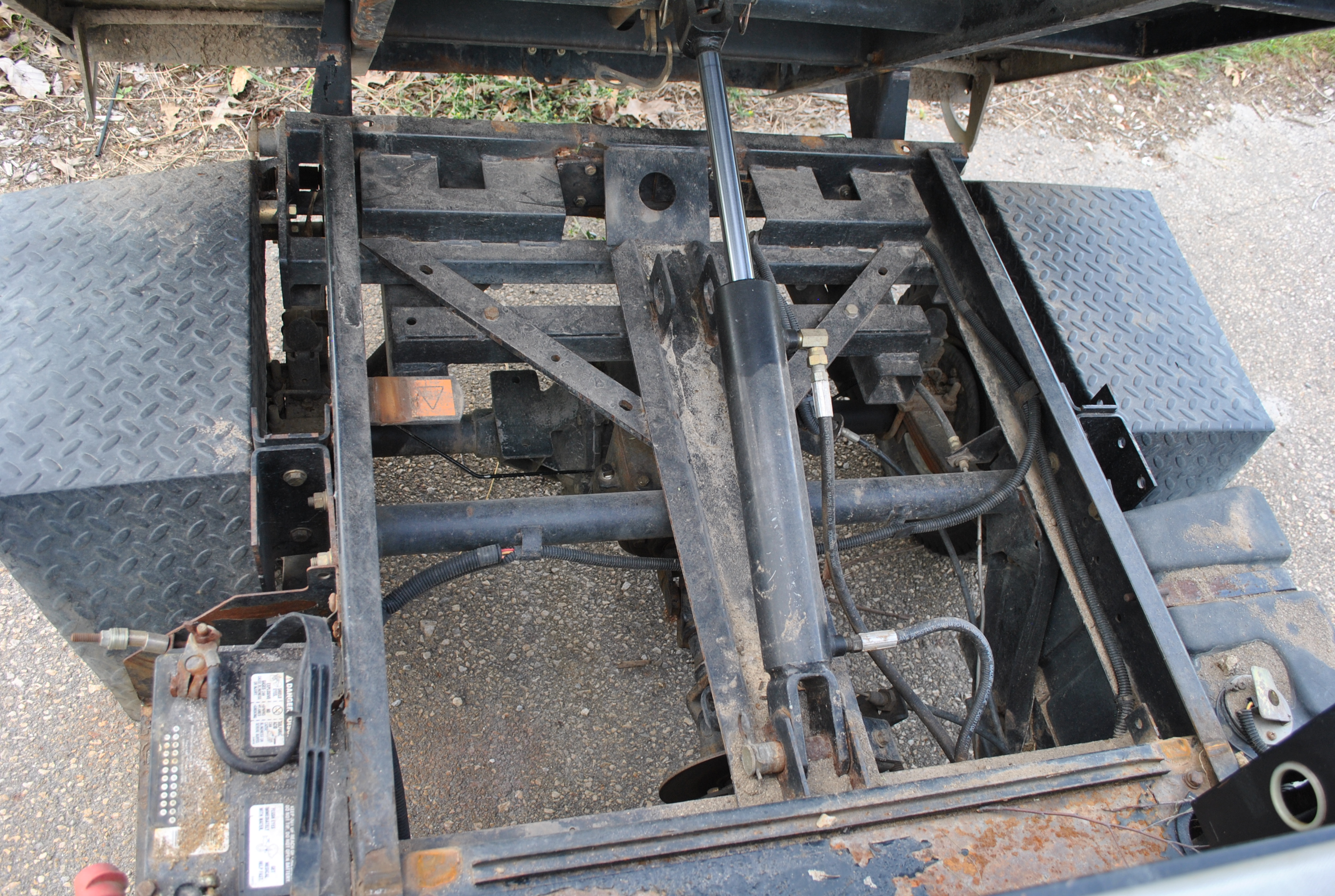 Cushman TurfTruckster 3Wheel Utility Cart SN LM21594, Gas, 4 Ft