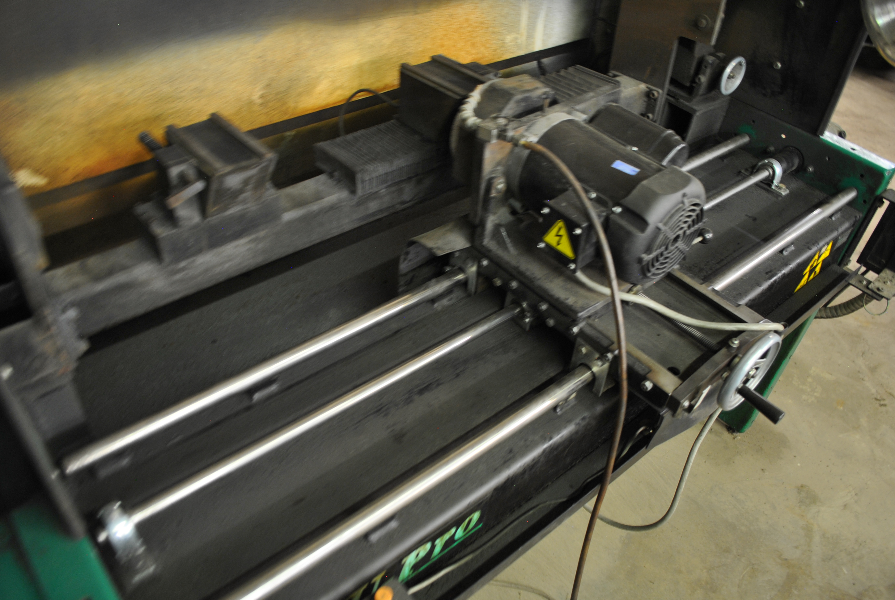 Foley United AccuPro 670 Bedknife Grinder SN 01A67001793, Operator