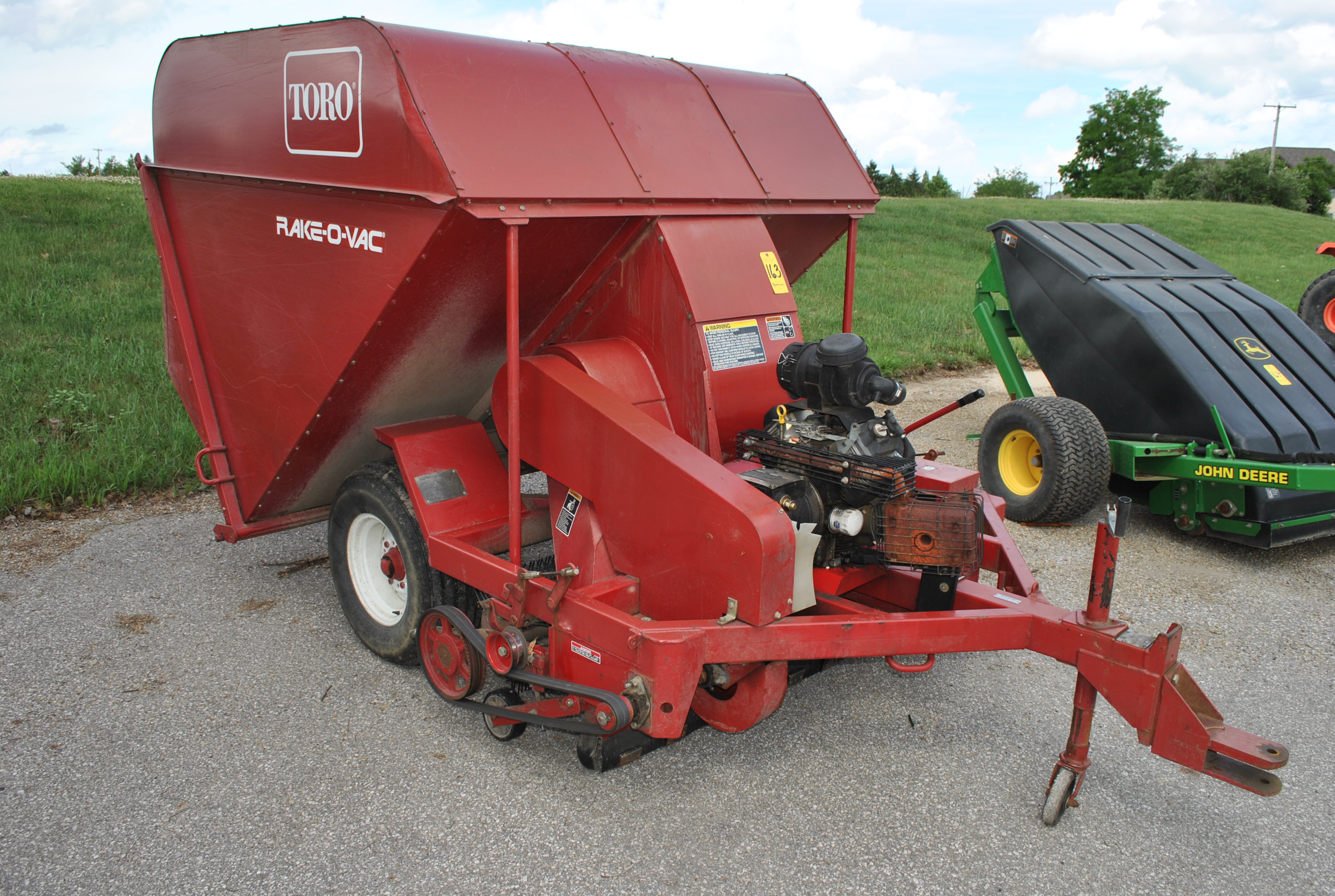 Toro RakeOVac Model 07050 Debris Vacuum SN 210000148, Kohler Command