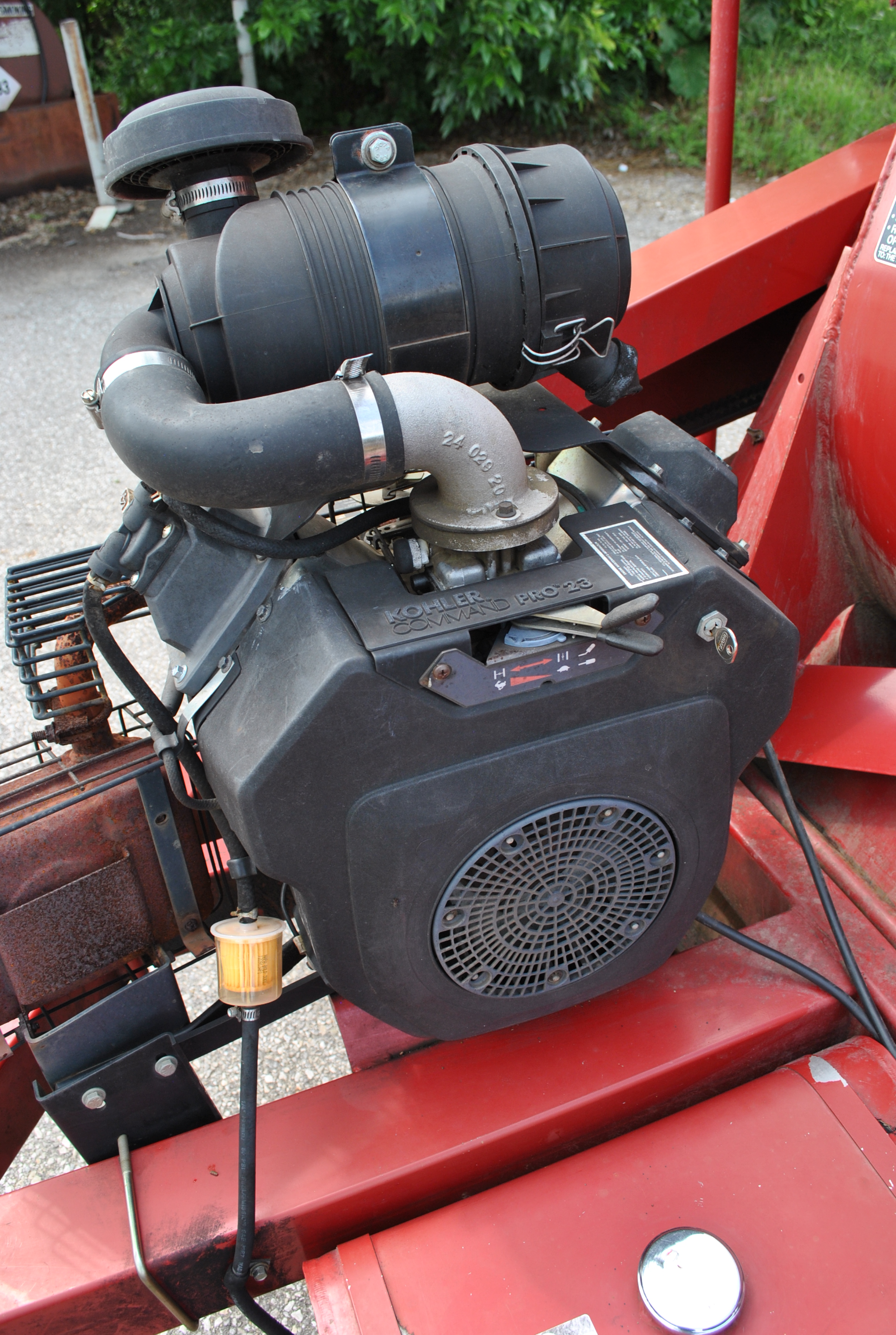 Toro RakeOVac Model 07050 Debris Vacuum SN 210000148, Kohler Command