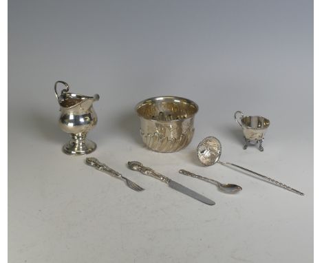 A George V circular silver Sugar Bowl, by&nbsp;George Unite&nbsp;&amp;&nbsp;Sons, hallmarked Birmingham 1914, with swirl flut