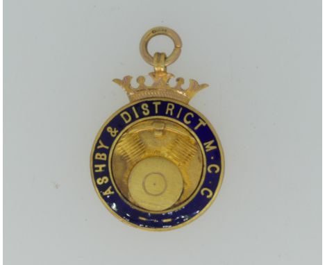 A 9ct yellow gold and enamel Prize Fob, awarded from the 'Ashby &amp; Disctrict M.C.C', the inscription dated 1913, 6g. 