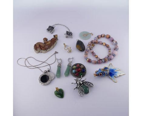 A quantity of Jewellery and Costume Jewellery, including a facetted rock crystal pendant with 9ct gold cobra surmount, 2.8cm 