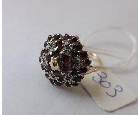 Flowerhead red stone dress ring in  9ct mount 4.5g       