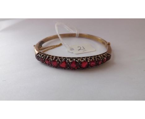 Good 9ct garnet bangle 10.4g inc     