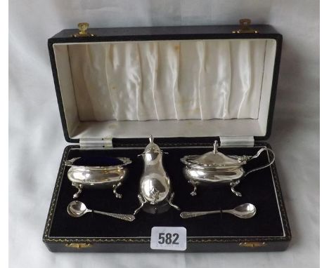 Box three piece cruet with foliate reeded rims, each  raised on claw feet B'ham mod. by B &amp; K 140g.   