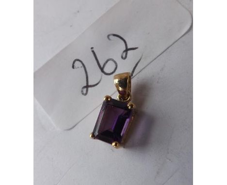 Small 9ct mounted amethyst pendant     