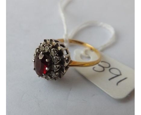 18ct gold diamond and garnet cluster ring  approx size N  4g       