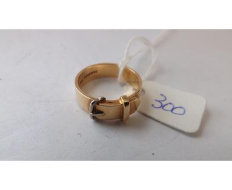 14ct gold buckle ring approx size M 5g    