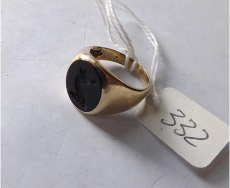 9ct intaglio set onyx signet ring  approx size K        