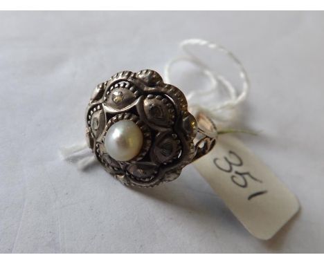 Antique pearl and diamond ring  approx size J 4.7g inc      