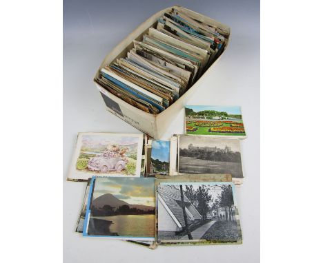 A quantity of vintage postcards depicting English towns and cities etc