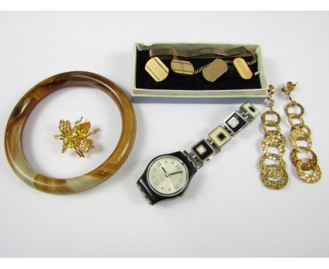 Vintage costume jewellery, including a gentleman's cased set of rolled gold cuff links and a tie clip, earrings, an insect br