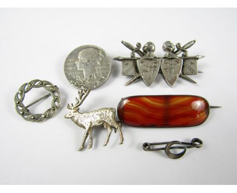 A quantity of vintage silver and white metal brooches, including a novelty stag brooch, an armorial crest, and a Victorian do