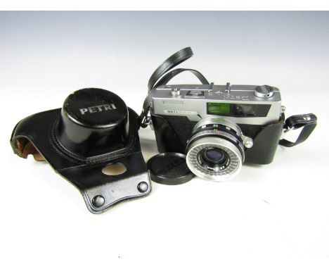 A Petri 7s camera
