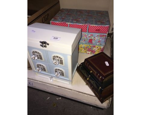 Trinket boxes with costume jewellery etc 