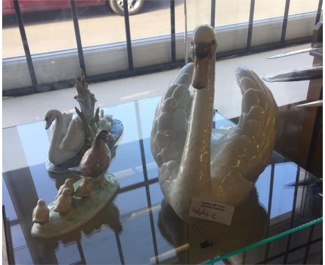 Selection of 3 Lladro and Nao figures to include large swan, chicken and chics 