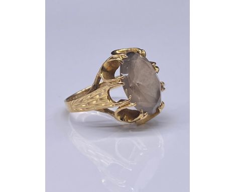 9ct gold ring with Smokey quartz stone , claw setting size K, gross weight [3,7g] 