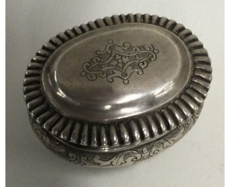 An 18th Century German silver snuff box with hinged lid. Marked to base. Augsburg. Approx. 21 grams. Est. £300 - £400.