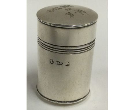A silver snuff box with lift-off cover. Marked to body and interior. Birmingham 1828. By Taylor & Perry. Approx. 37 grams. Es