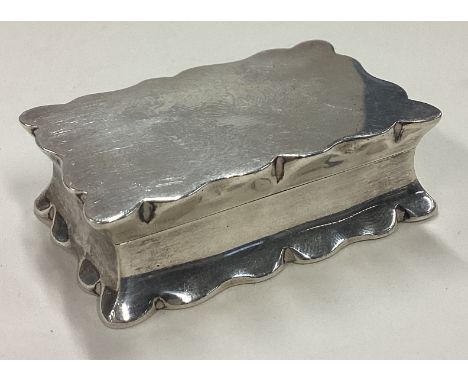 An Edwardian silver snuff box with hinged lid. Birmingham 1914. By WHS. Approx. 58 grams. Est. £80 - £120.