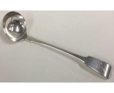 A Victorian silver toddy ladle with central armorial. London 1847. Approx. 37 grams. Est. £40 - £60.