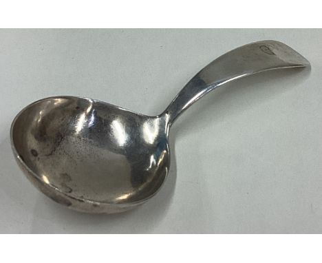 DUBLIN: A Georgian silver OE pattern caddy spoon of plain form. By W Peter. Approx. 19 grams. Est. £50 - £80.