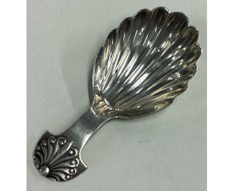 A fluted silver caddy spoon. Birmingham 1922. By Levi & Salaman. Approx. 12 grams. Est. £20 - £30.