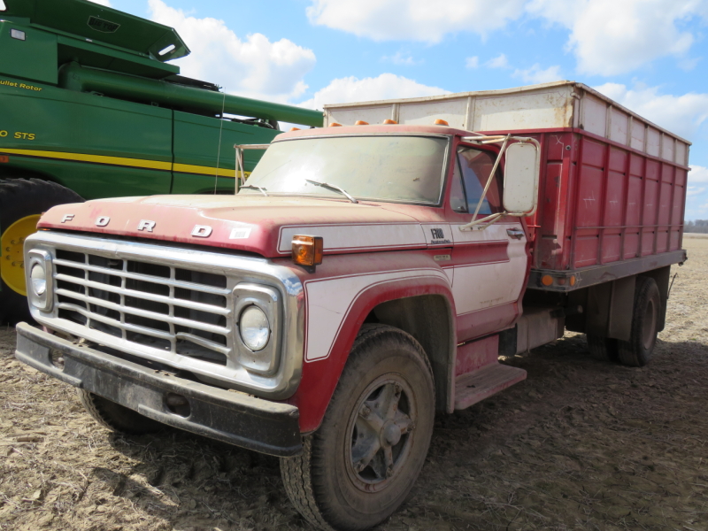 1978 Ford F700 truck 15ft bed 1 owner, 389 motor, 5spd;