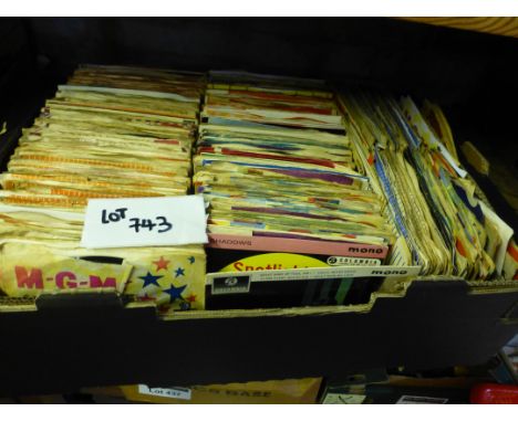 Records : Nice box of original 1960's records and sleeves, at least 300 Decca, Pye London etc, good lot.