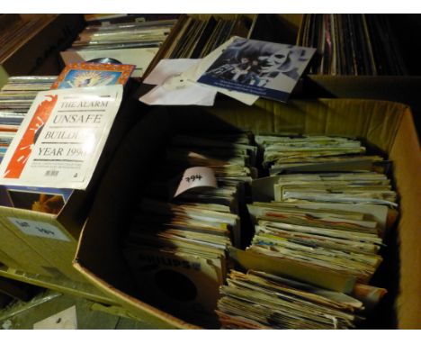 Records : A large box of 7" singles, 1960's/70's/80's, some rarities, 250+.