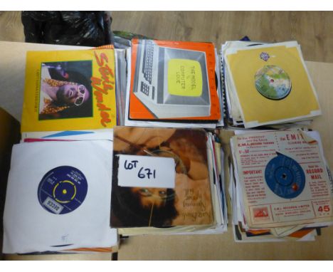 Records : Collection of 300 7" singles, good mix, 1960's-80's, good/vg+ cond