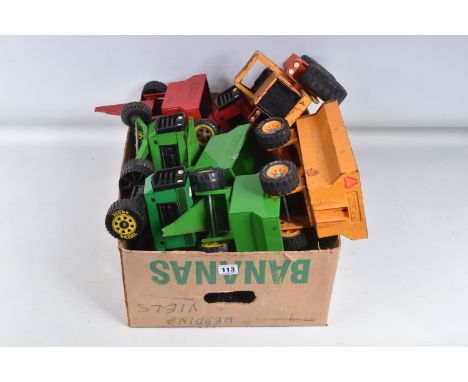 A QUANTITY OF TONKA TOYS TRACTORS AND TRAILERS, three tractors, four trailers and a Farm Master tractor and trailer, all in p