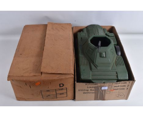 A QUANTITY OF UNBOXED AND ASSORTED PALITOY ACTION MAN FIGURES, CLOTHING AND ACCESSORIES,  damaged flock hair figure (limbs lo