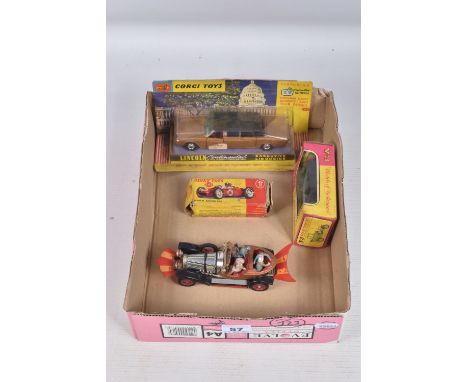 A BOXED CORGI TOYS LINCOLN CONTINENTAL EXECUTIVE LIMOUSINE, No.262, metallic gold with black roof, fairly good condition with