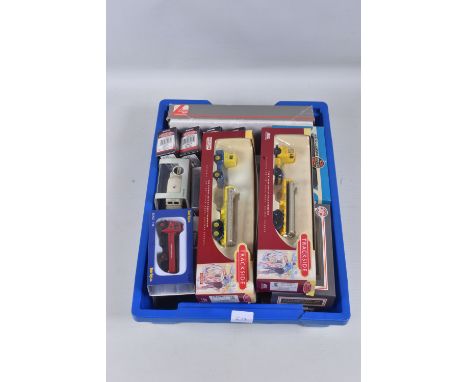 A COLLECTION OF BOXED MODEL VEHICLES AND OO GAUGE MODEL TRAIN WAGONS,  to include 5 boxed train wagons, a Lima model, a Dapol