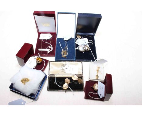 Collection of 9ct gold jewellery including chains, rings and cufflinks, together with a jewellery box