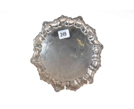 Silver card tray, Sheffield 1925, having Chippendale, shell and scroll border, 22cm dia, 11 oz