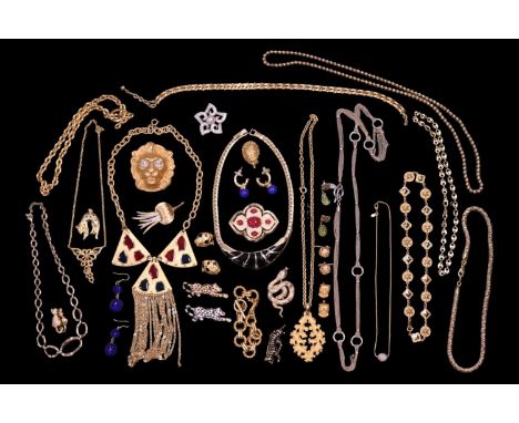 Large collection of Designer Gilt Jewellery to include Monet Necklace, Trifari Necklace, Corocraft Brooch, Anne Klein Bracele