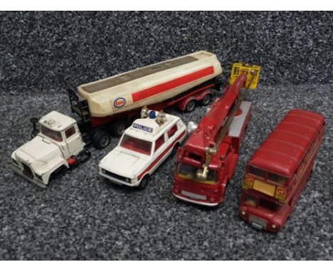 4 vintage Corgi die cast vehicles includes Vigilant range rover, London transport Routemaster, Simon Snorkel fire engine and 