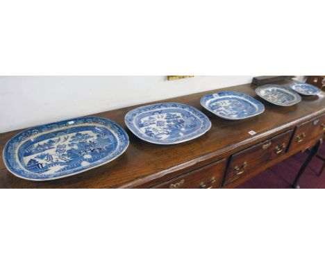 Collection of 5 graduating blue & white meat plates