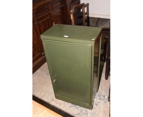 A vintage painted metal cabinetThe single door enclosing a single metal shelf, complete with key 51x92x31cm. 